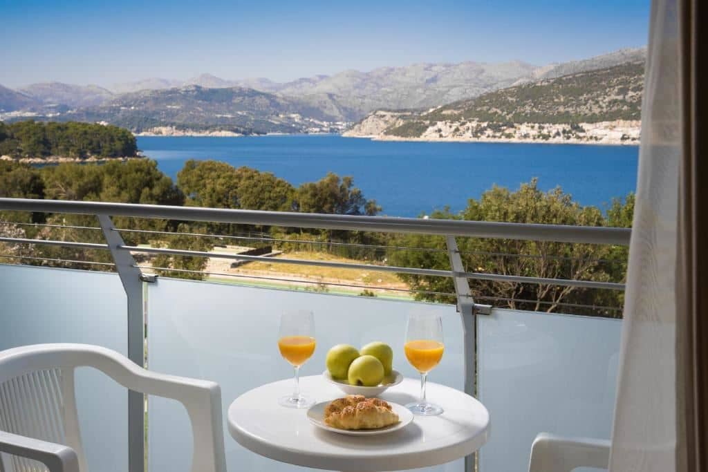 rooms-double-superior-room-seaside-balcony-or-terrace