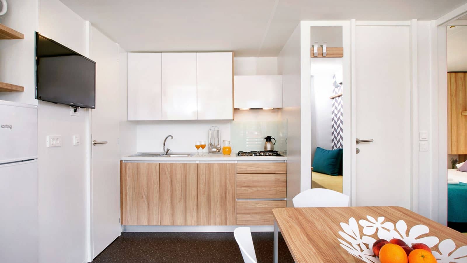 rooms-2-bedroom-premium-mobilehome-terrace