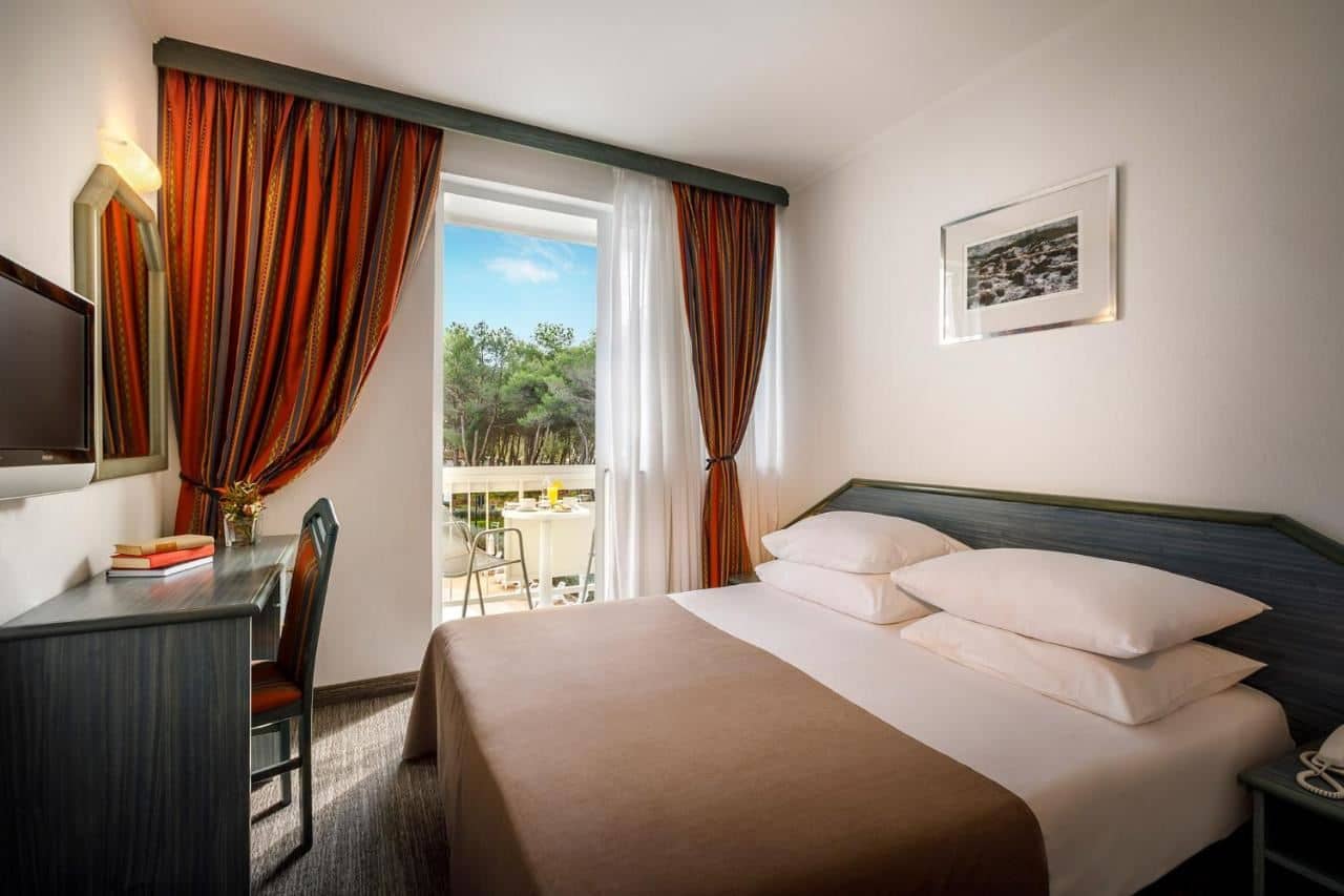 rooms-twin-room-park-view-balcony