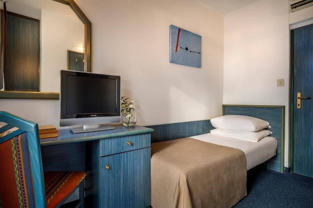 rooms-single-room