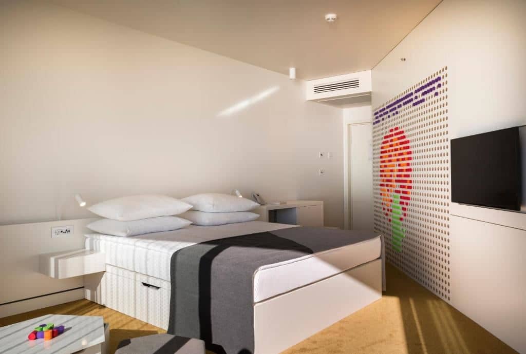rooms-standard-room-seaside-balcony