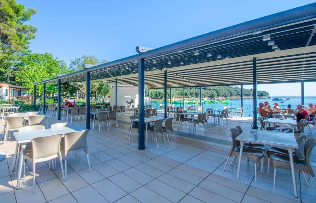 restaurants-restaurant