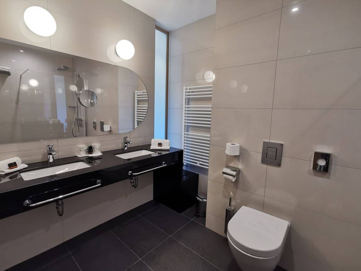 rooms-superior-room-seaview-balcony