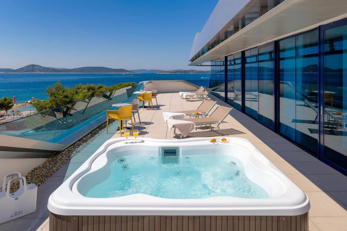 rooms-grand-suite-seaview-private-jacuzzi-terrace