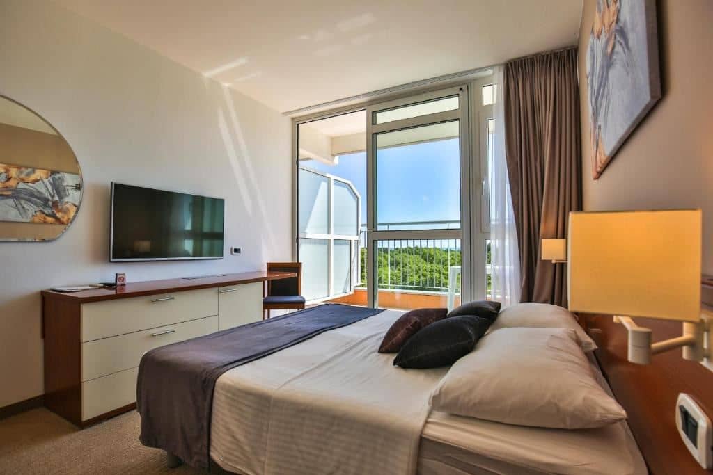 rooms-double-room-seaside-balcony