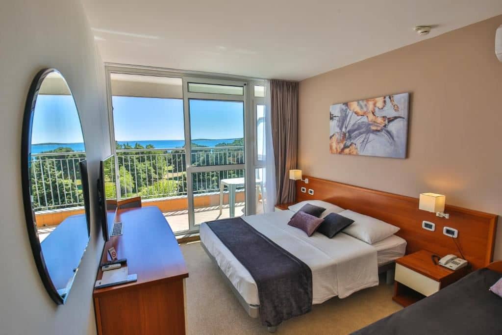 rooms-double-room-seaside-balcony