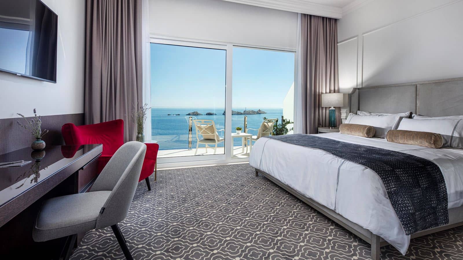 rooms-luxury-room-seaview-balcony