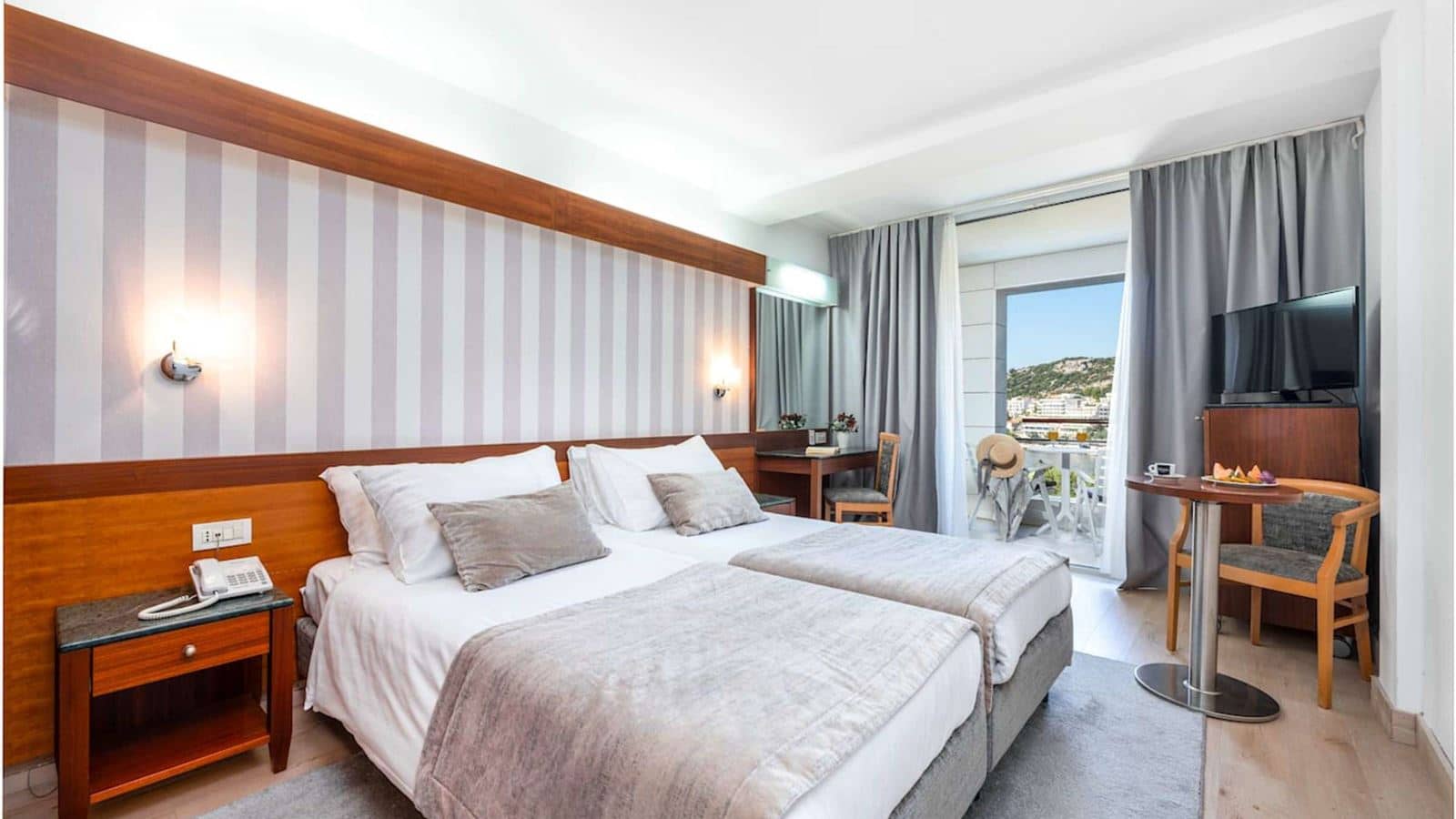 rooms-twin-standard-room-seaview-balcony
