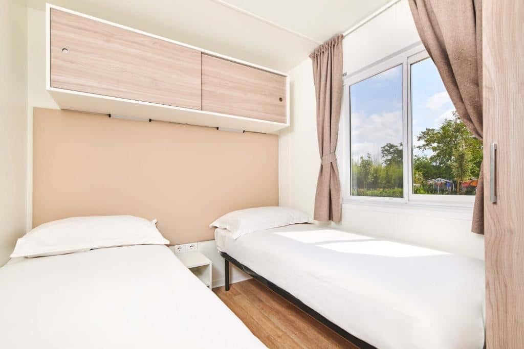 rooms-2-bedroom-superior-mobilehome-2-bathrooms
