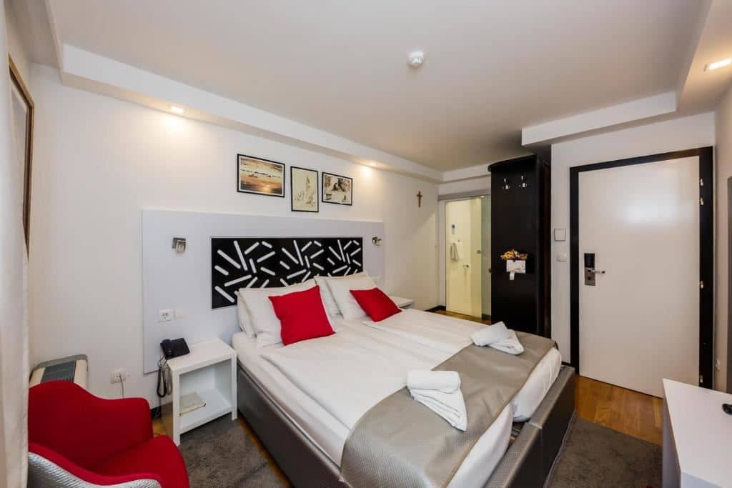 rooms-standard-room