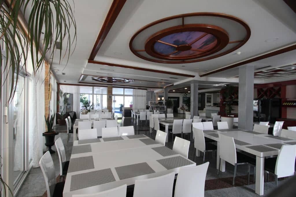 restaurants-restaurants