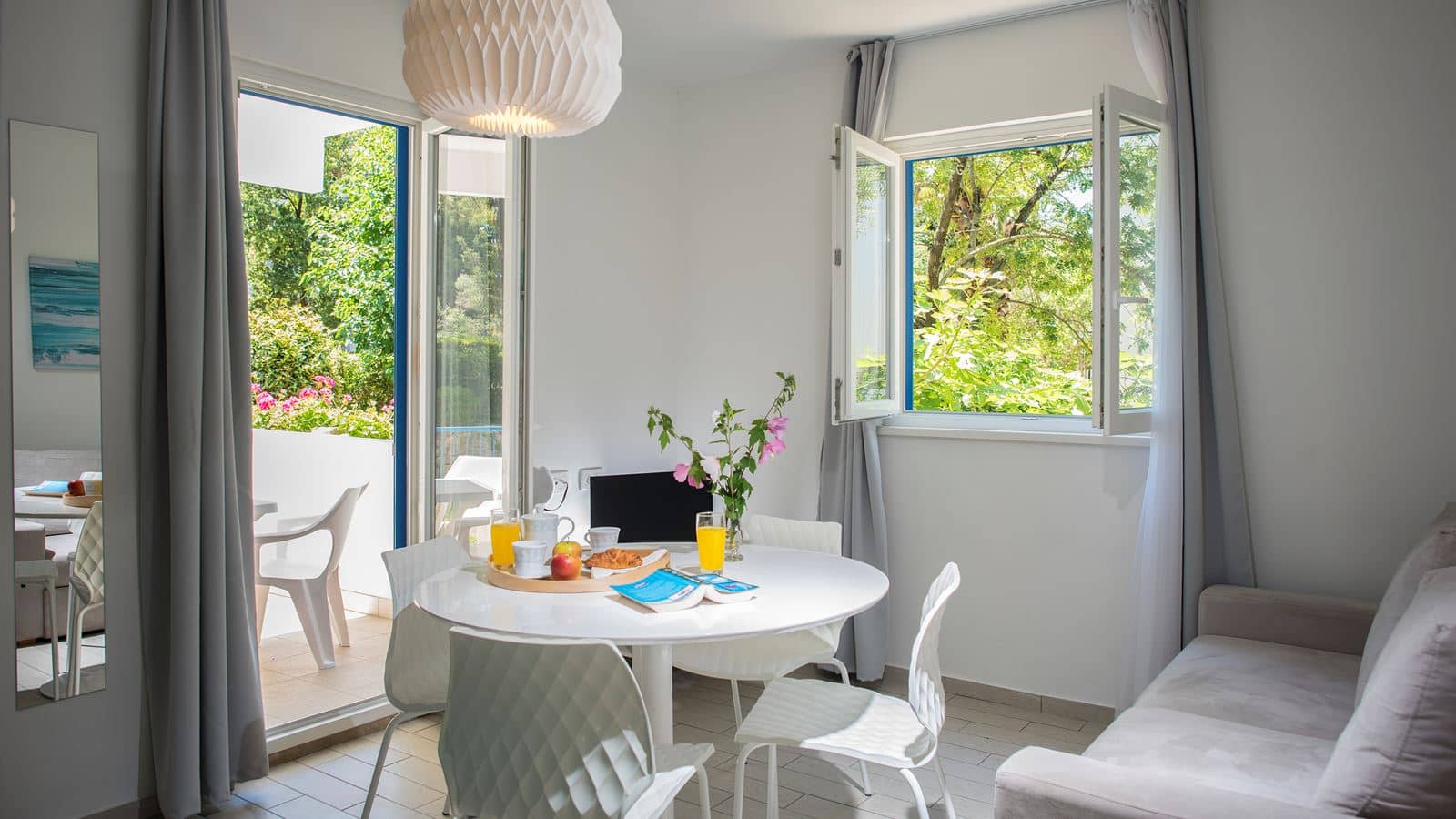 rooms-standard-apartment-balcony