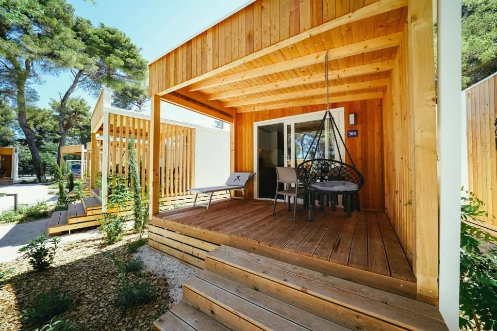rooms-2-bedroom-mobilehome-terrace