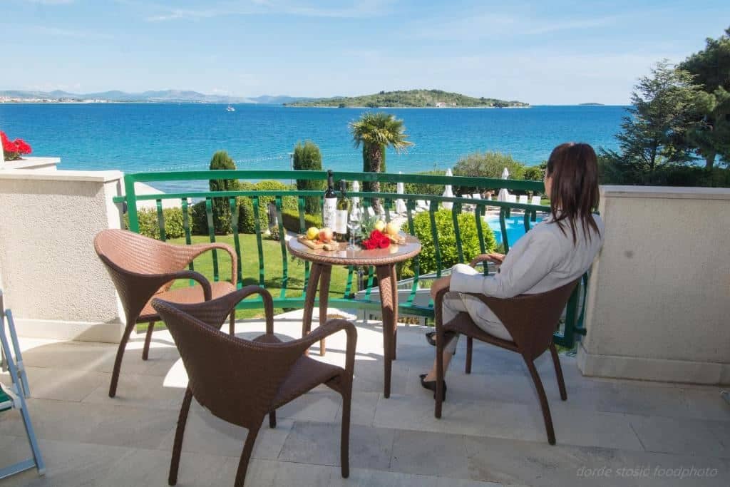 rooms-deluxe-room-seaview-balcony-or-terrace