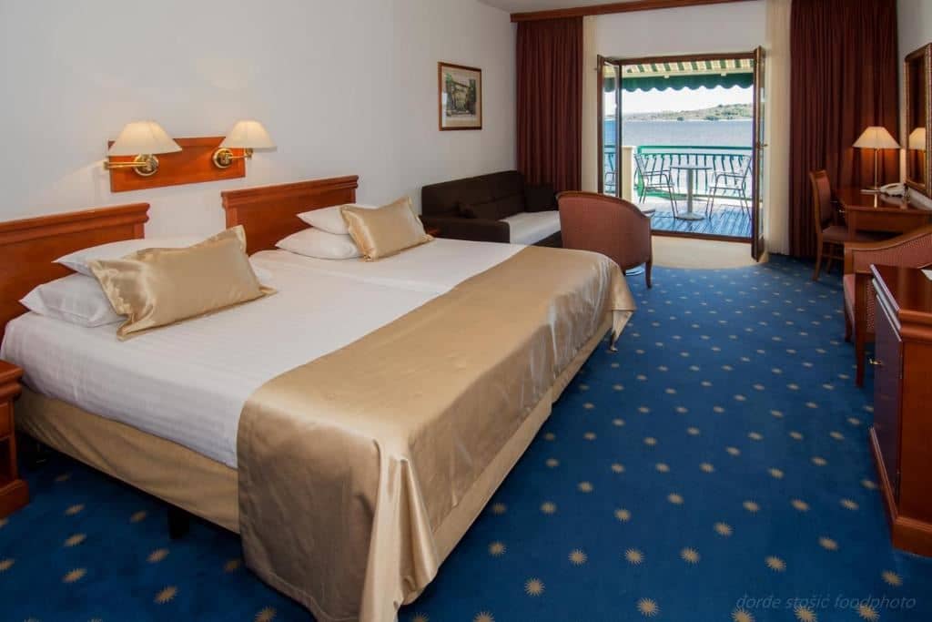 rooms-superior-room-seaview-balcony-or-terrace