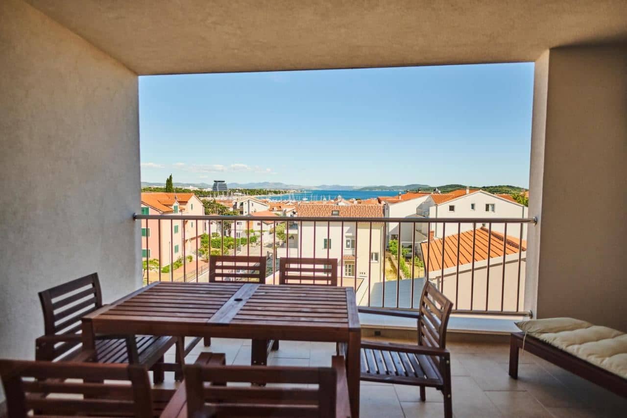 rooms-2-bedroom-apartment-balcony