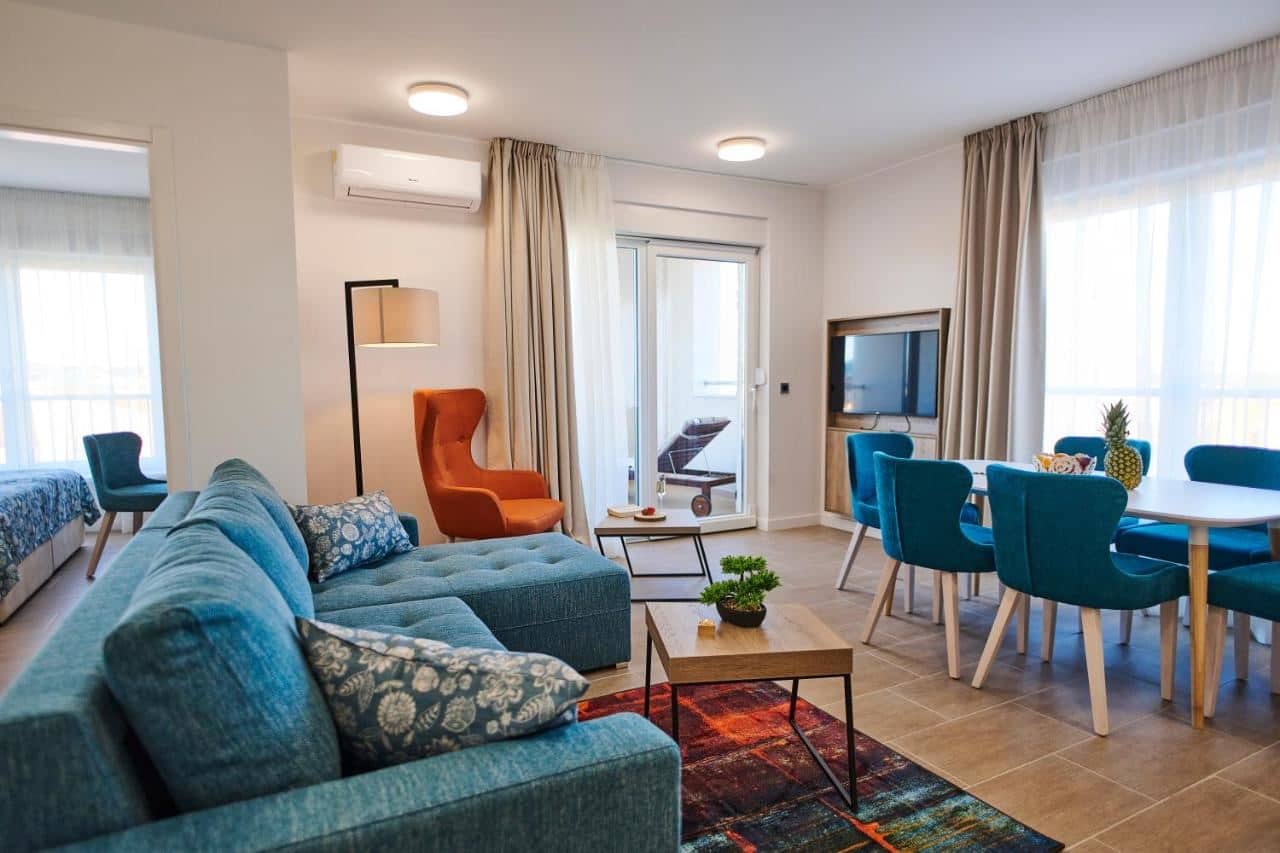 rooms-2-bedroom-apartment-seaview-balcony