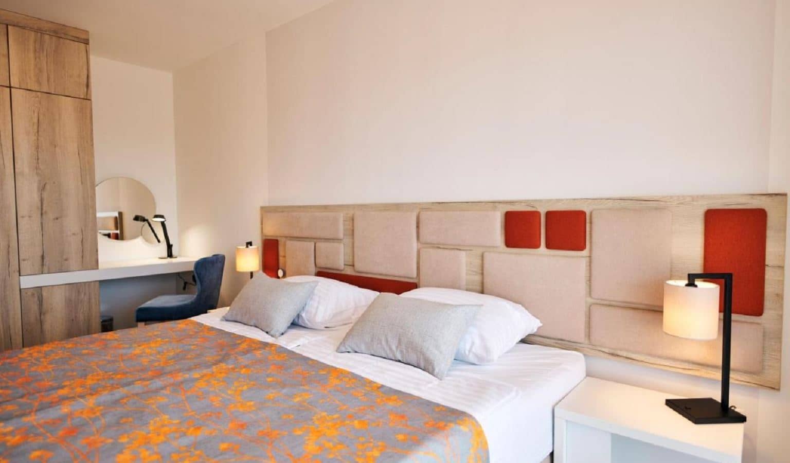 rooms-2-bedroom-apartment-balcony