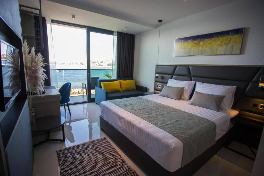 rooms-room-seaview-balcony