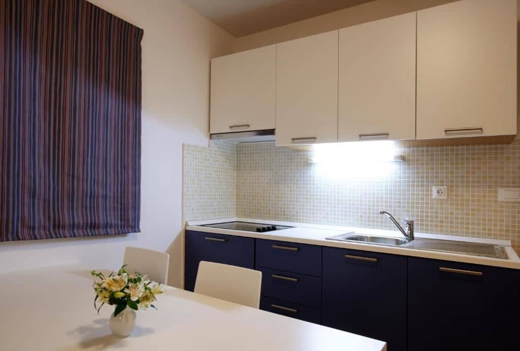 rooms-2-bedroom-apartment-balcony