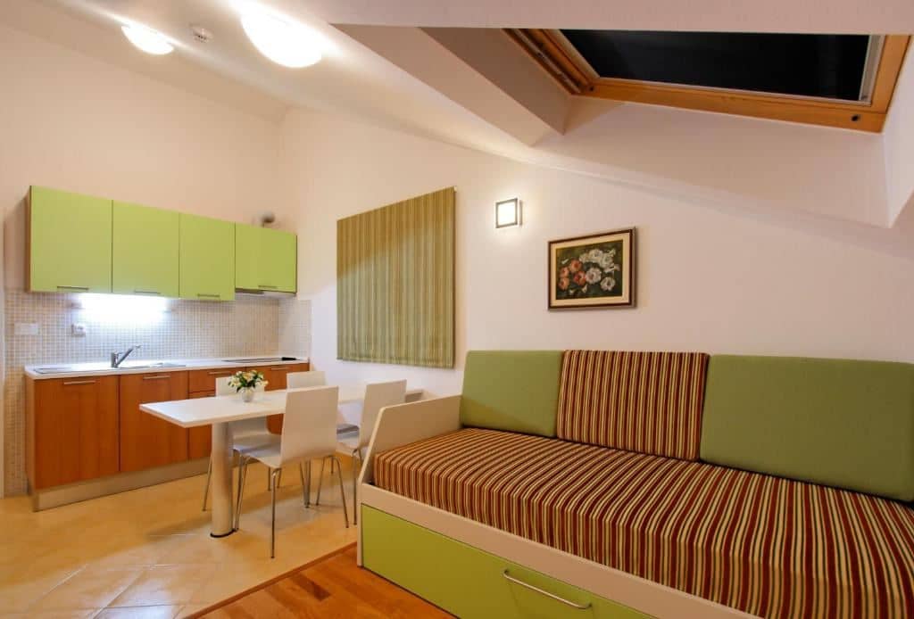 rooms-2-bedroom-apartment-balcony