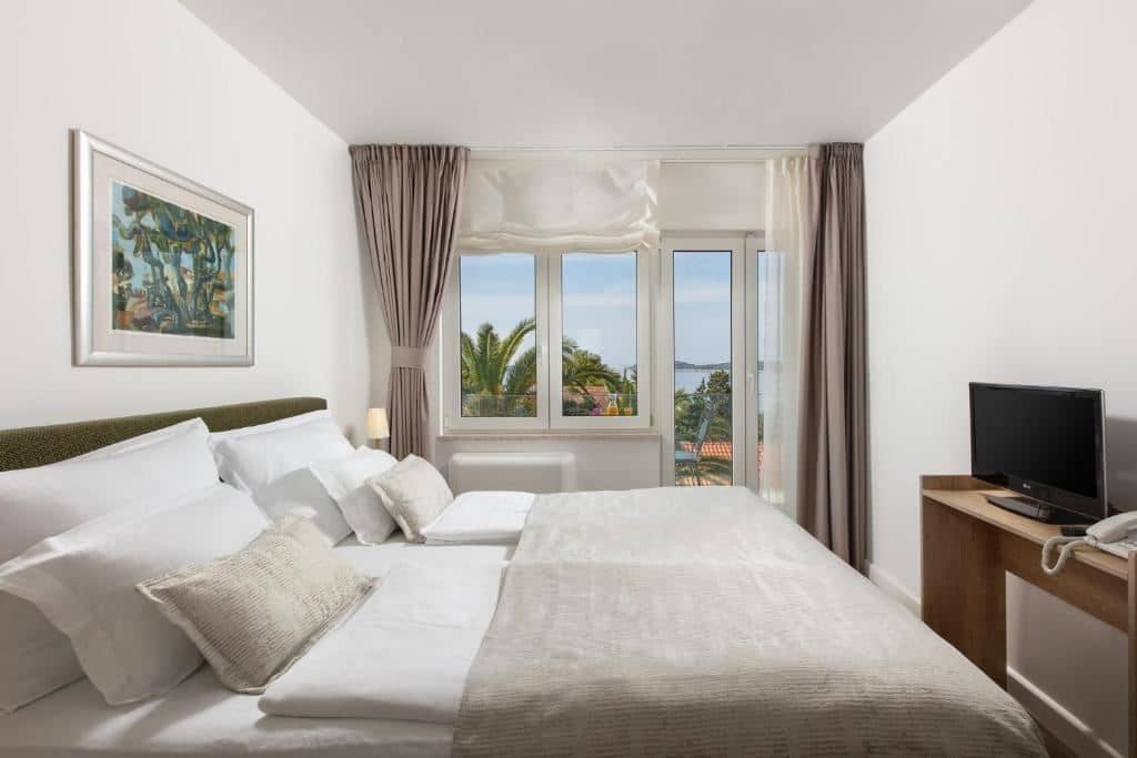 rooms-room-seaview-balcony