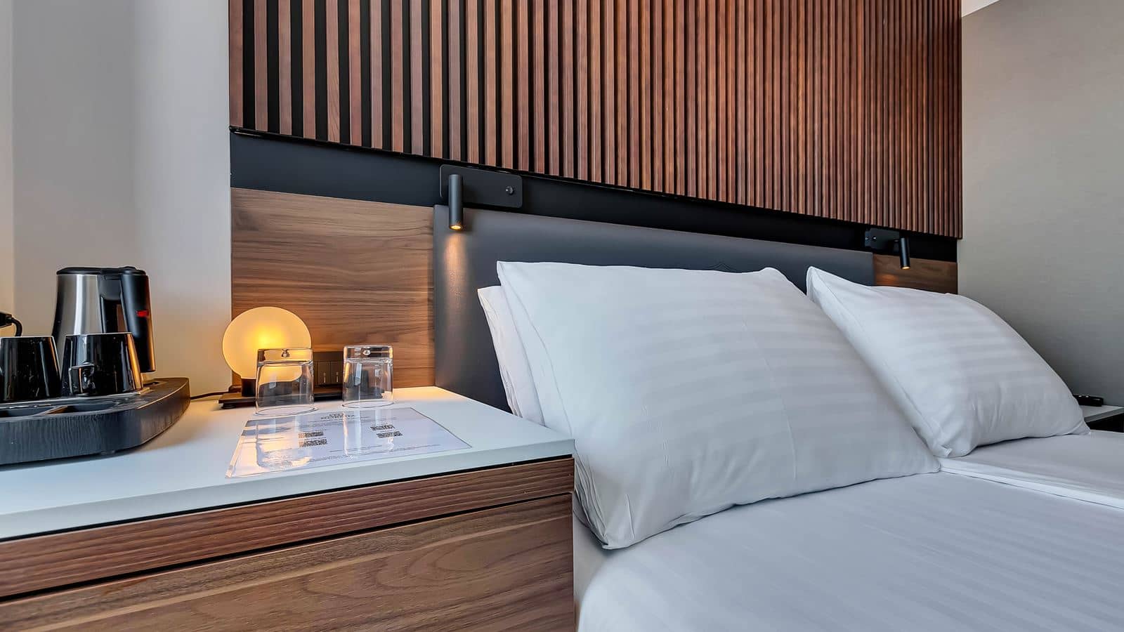 rooms-double-standard-room-balcony