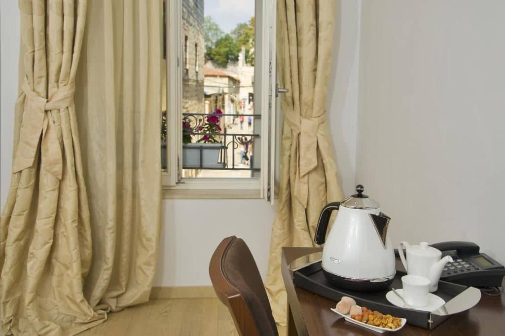 rooms-deluxe-room-cityview