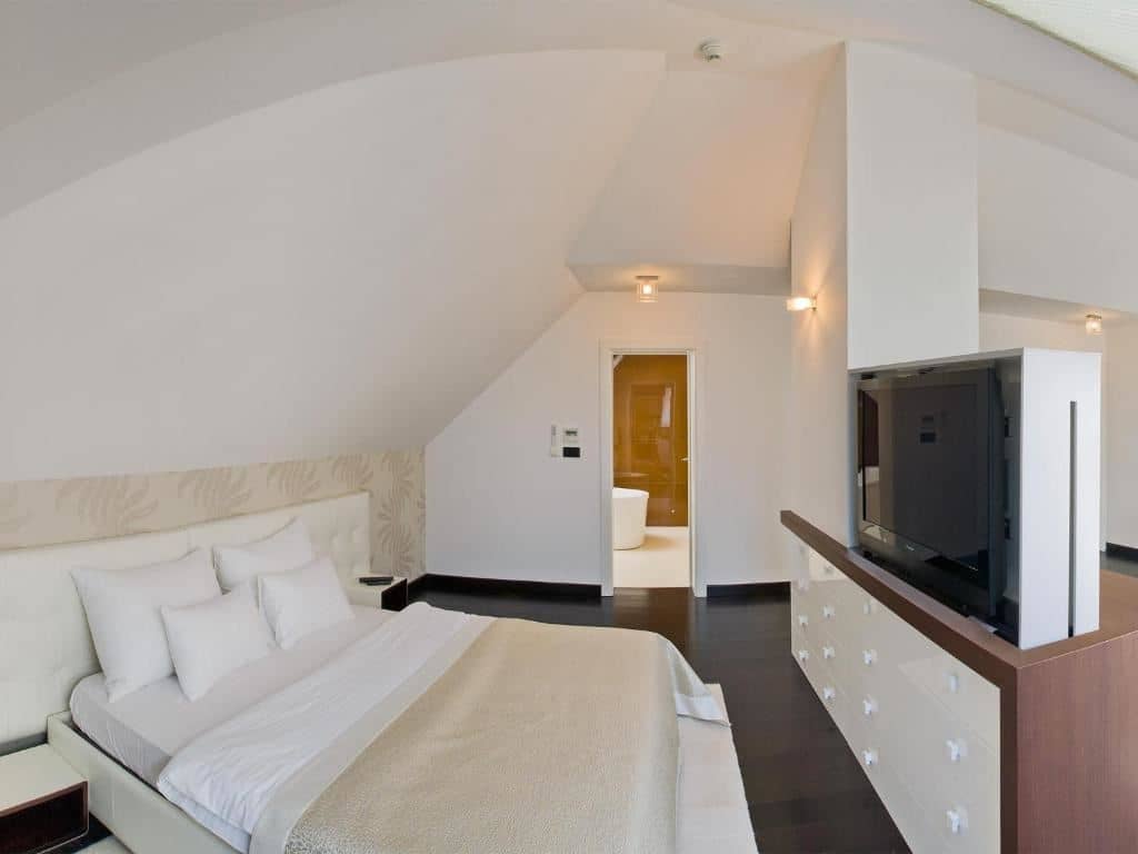 rooms-suite-cityview