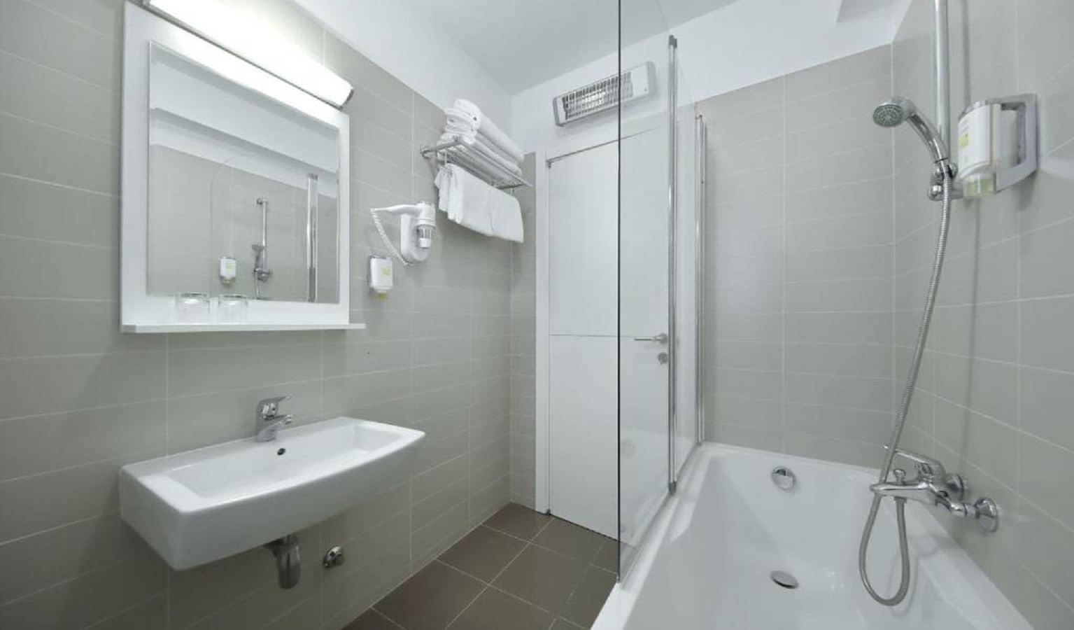 rooms-2-bedroom-standard-apartment-balcony-or-terrace