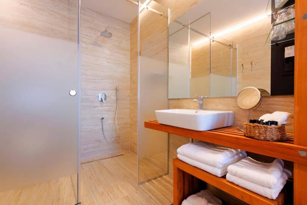 rooms-comfort-room-seaview-balcony