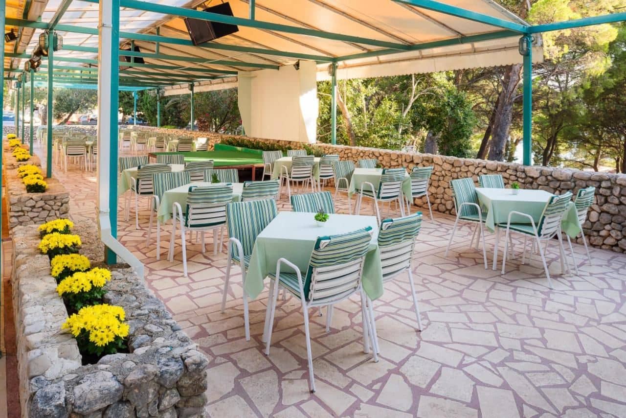 restaurants-restaurant