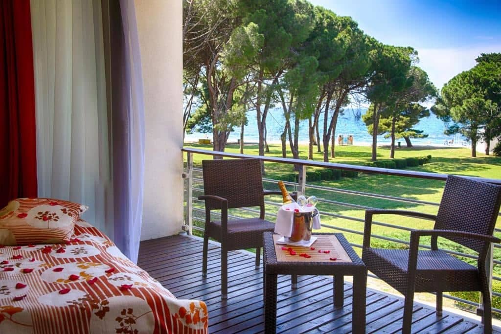 rooms-superior-room-balcony