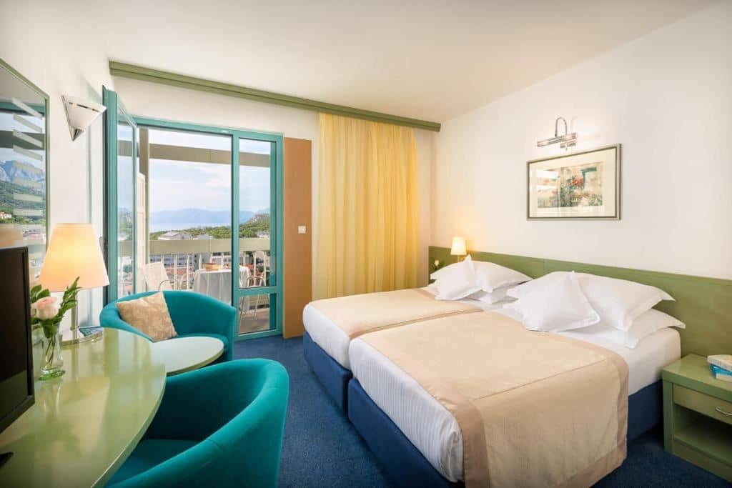 rooms-classic-room-seaside-balcony