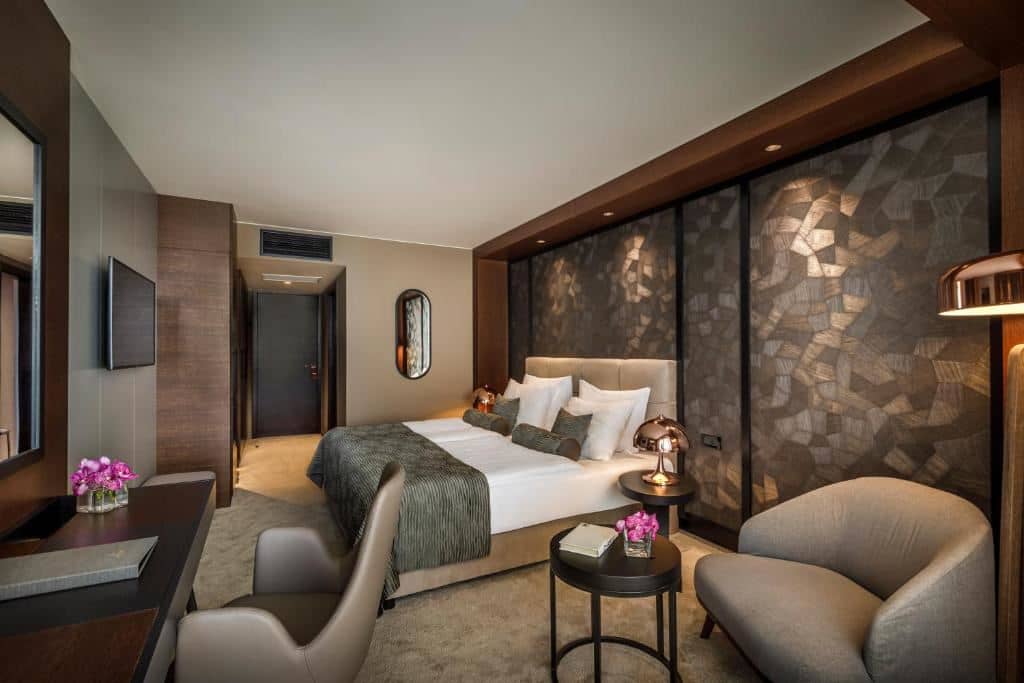 rooms-superior-room-park-sea-view-balcony