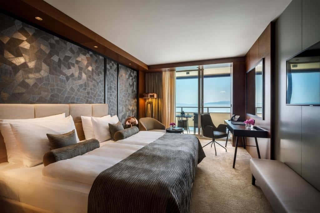rooms-superior-room-park-sea-view-balcony