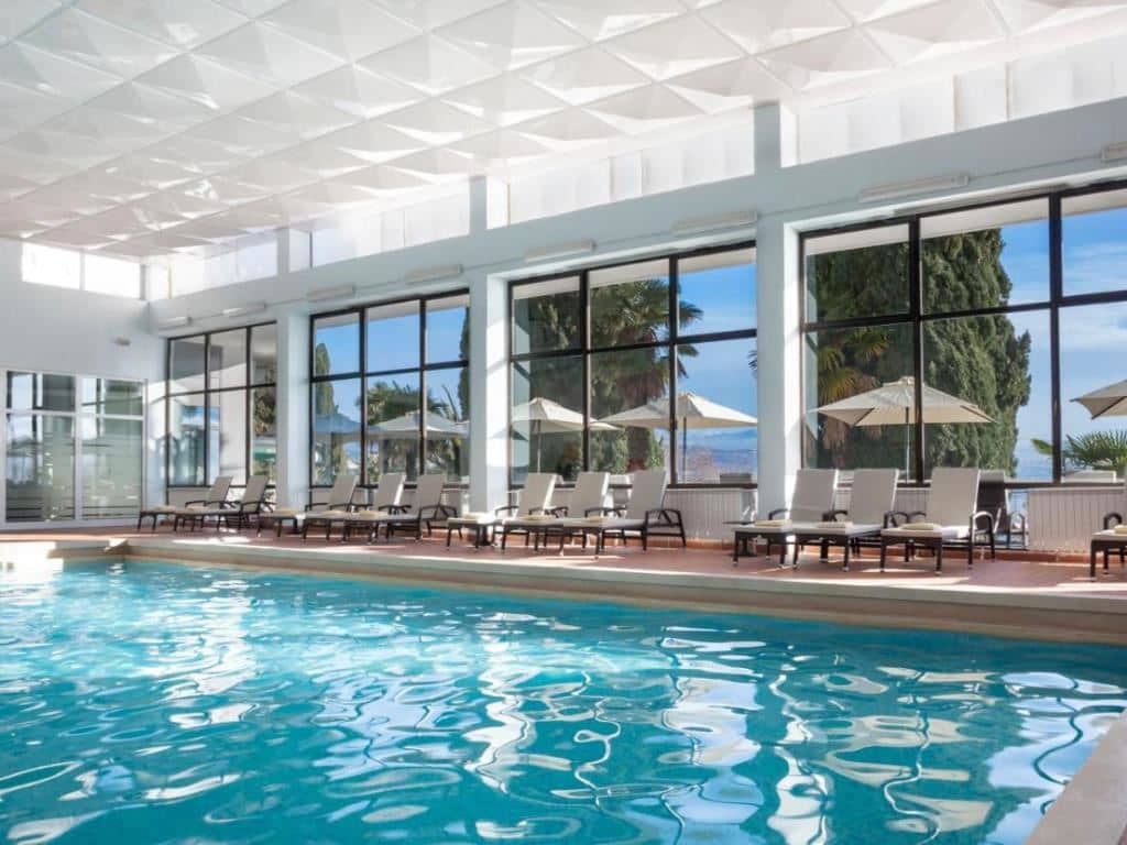 pools-indoor-pool