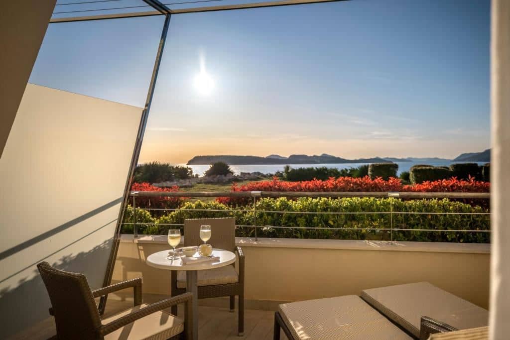 rooms-deluxe-room-sea-view-balcony-or-terrace