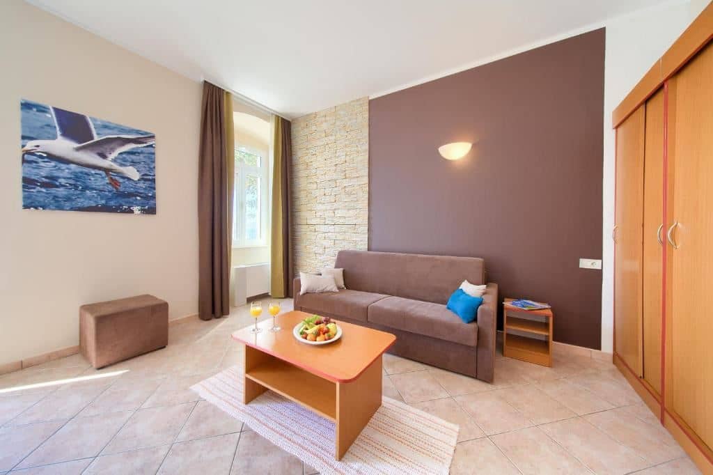 rooms-suite-balcony-or-terrace