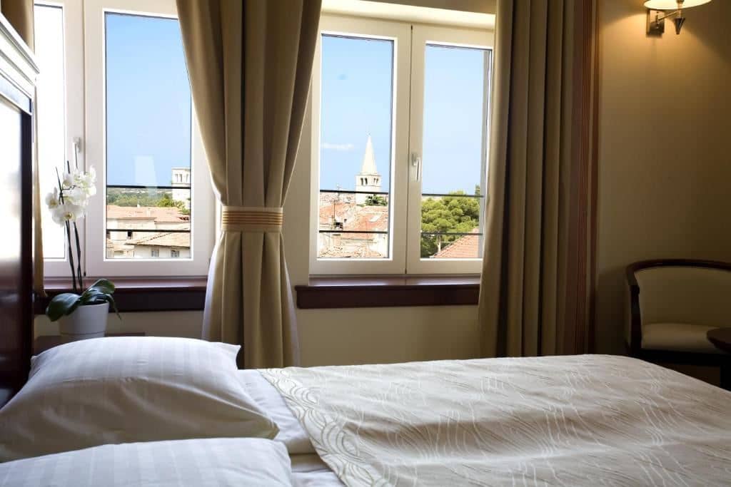 rooms-classic-room