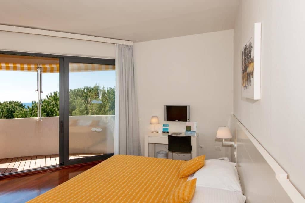 rooms-premium-suite-balcony-or-terrace