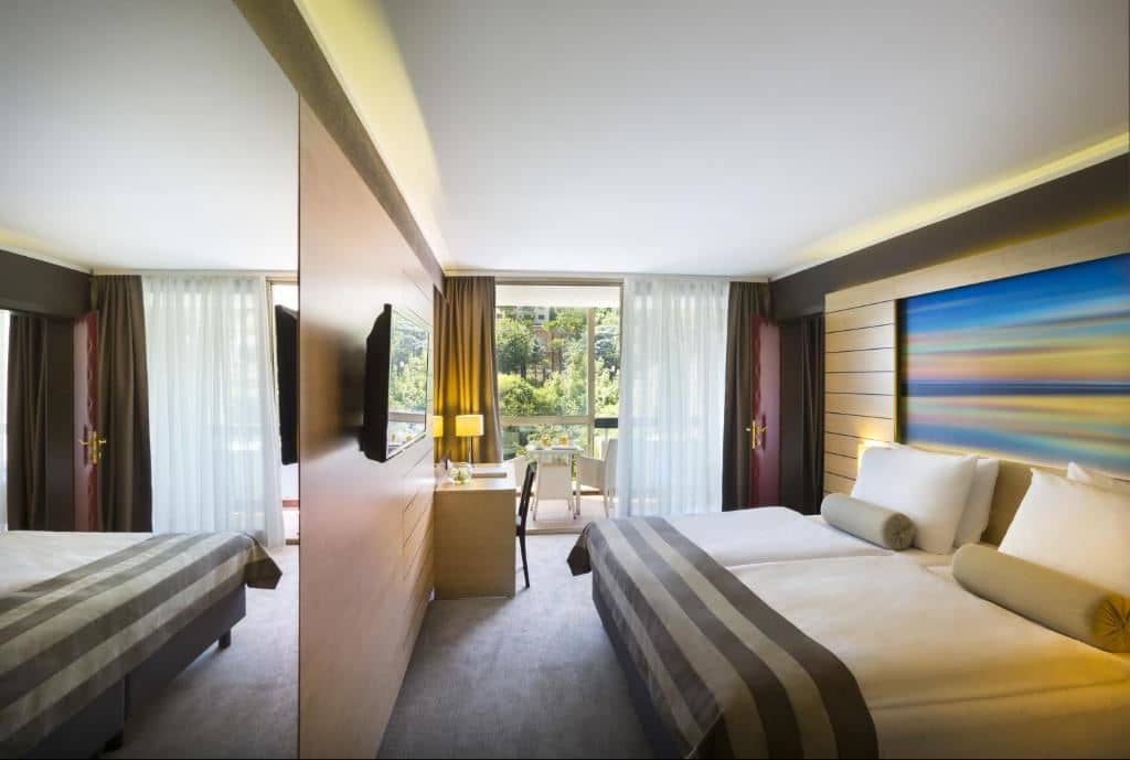 rooms-standard-familyroom