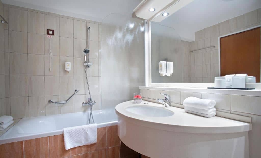 rooms-superior-room-seaview-balcony