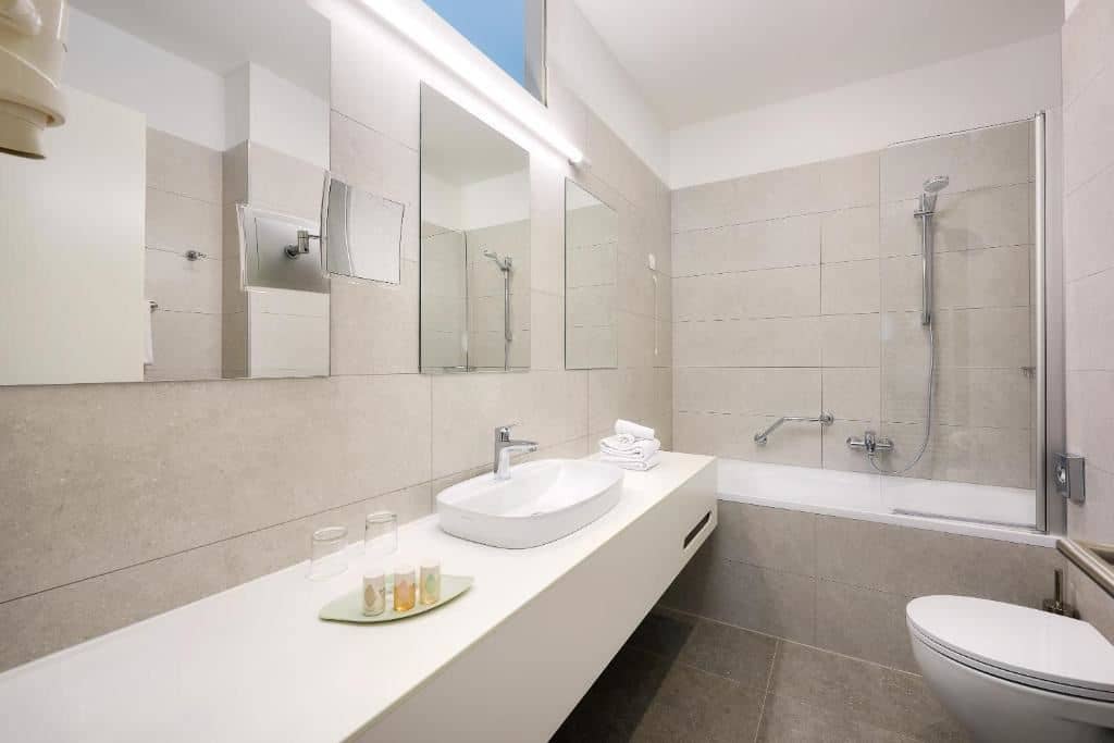 rooms-standard-room-balcony