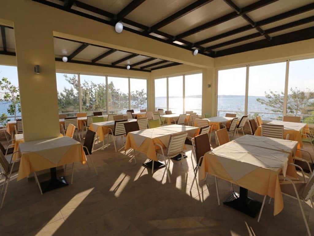 restaurants-restaurant