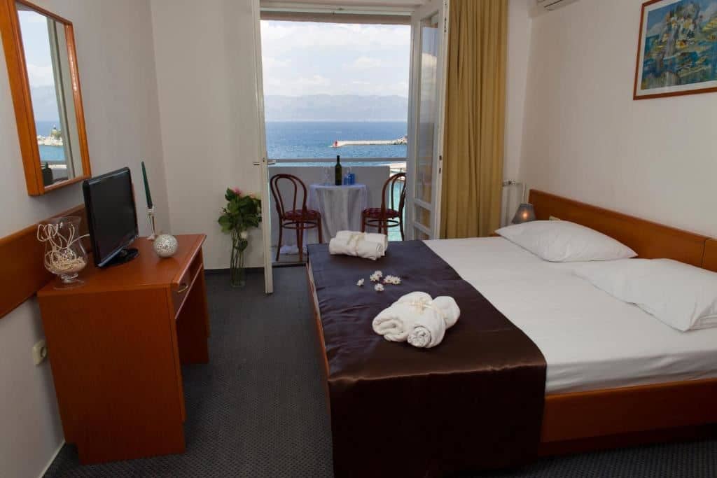 rooms-standard-familyroom