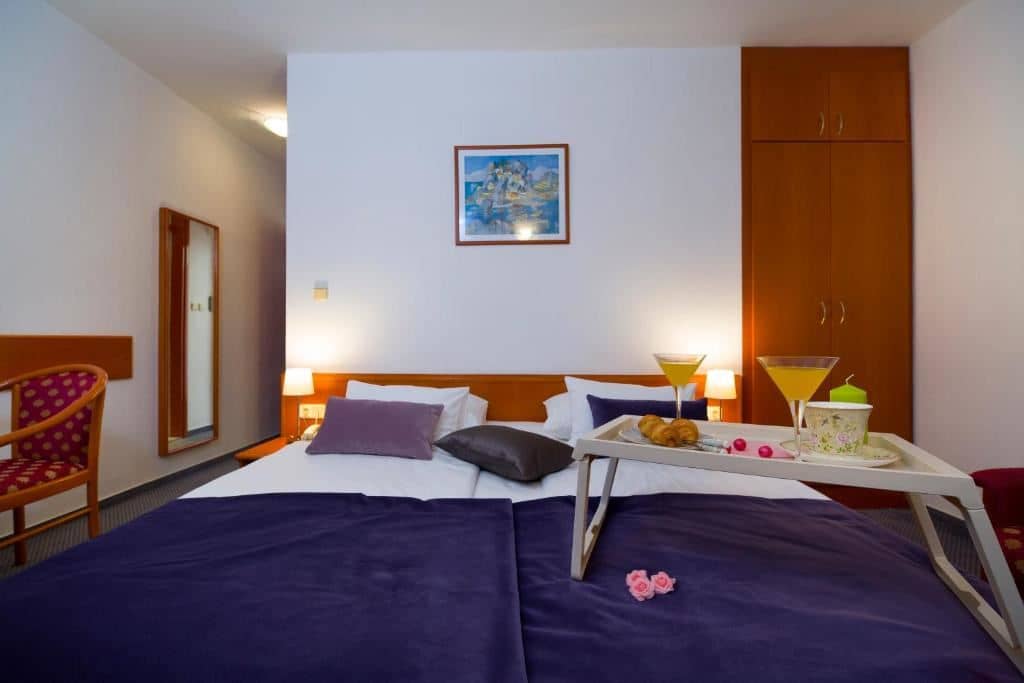 rooms-twin-premium-room-seaview-balcony