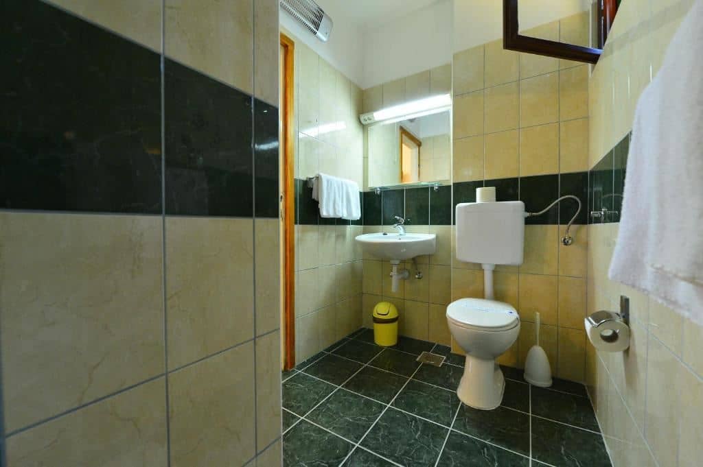 rooms-1-bedroom-apartment-terrace