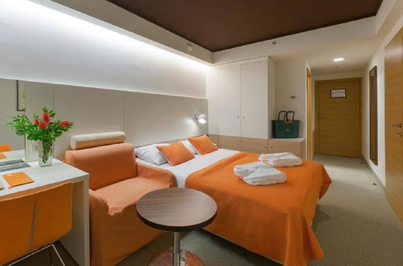 rooms-double-standard-room-park-view-balcony