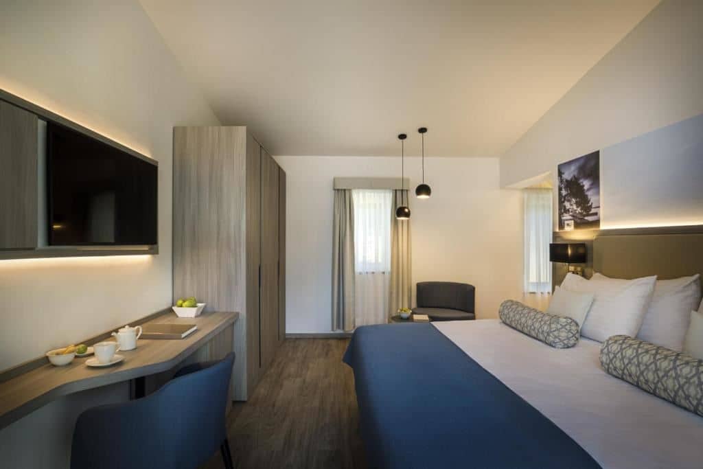 rooms-double-superior-room-pool-access-terrace